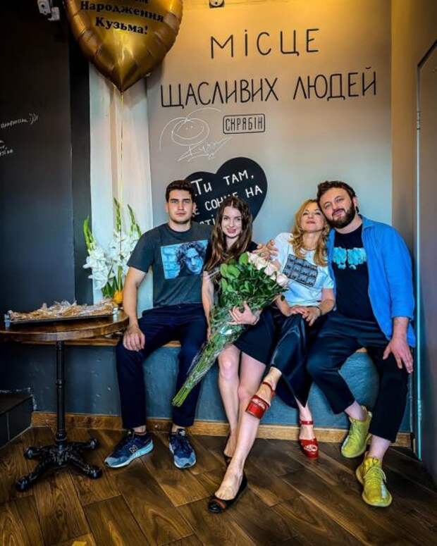 Мария-Барбара с мужем Виктором открыла кафе в честь Кузьмы Скрябина: фото с открытия