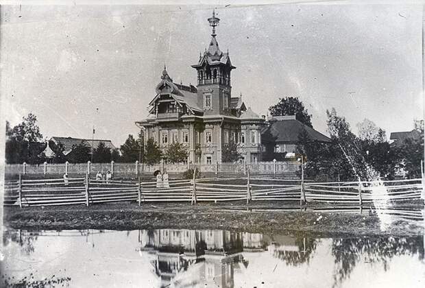Так выглядел дом в начале ХХ века. | Фото: 44srub.ru.