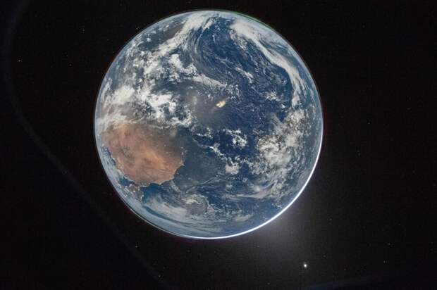 Астронавты NASA впервые за полвека сделали фотографию Земли