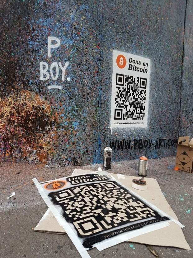 Он добавляет на свои работы QR-код от блокчейн-кошелька, отсканировав который каждый желающий может перечислить средства на счёт художника Хитрость, в мире, граффити, деньги, идея, люди, художник