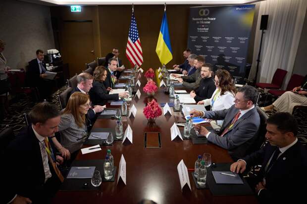 Вице-президент США Харрис не стала ждать окончания "украинского саммита" и улетела домой