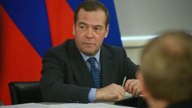 В Германии всерьез обеспокоились из-за слов Медведева о возможном захвате канцлера Мерца