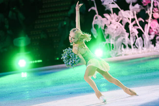 Отец избитой матерью фигуристки объяснил перевод дочери на домашнее обучение