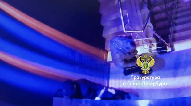 Укравшего золотую цепочку во время объятий в клубе на Дунайском мужчину посадили