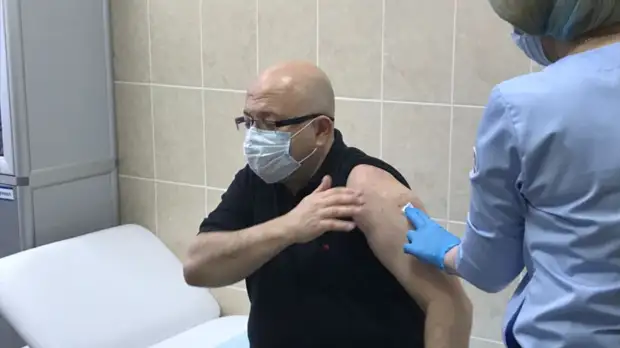 Иностранные сотрудники RT получили первые уколы в рамках исследования вакцины от COVID-19