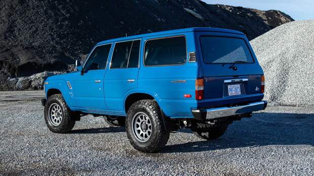 Мощный рестомод на базе 33-летнего Toyota Land Cruiser