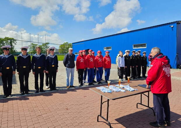 Петербургские нахимовцы стали лучшими в гребле на шлюпках