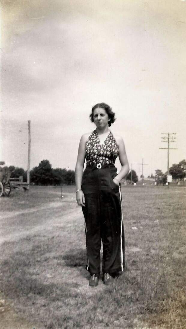 В 30-х женщины массово начали носить брюки