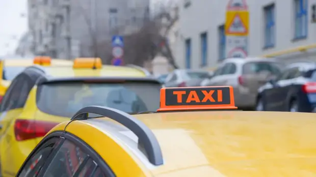 Правительство Москвы выделило 866,3 млн рублей на перевозки врачей на такси