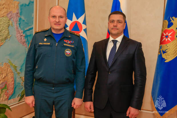 Глава МЧС России Александр Куренков провел рабочую встречу с губернатором Псковской области Михаилом Ведерниковым