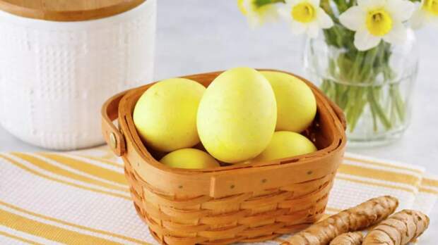 Диетолог Соломатина: опасно красить яйца фломастерами и маркерами