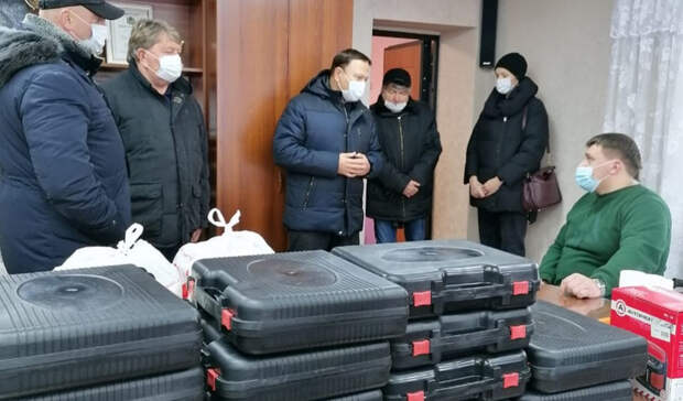 «С мира по печке»: депутаты Заксобрания Приморья присоединились к работе по ликвидаци