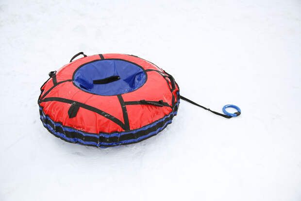 Baza: россияне массово калечатся, устраивая дикие заезды на тюбингах