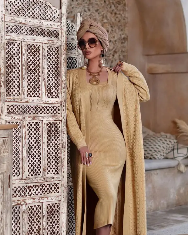 Модные трикотажные платья 2022: модели, которые подчеркнут все достоинства фигуры