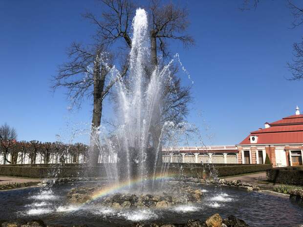 В Петербурге продлят работу более 30 фонтанов на время белых ночей