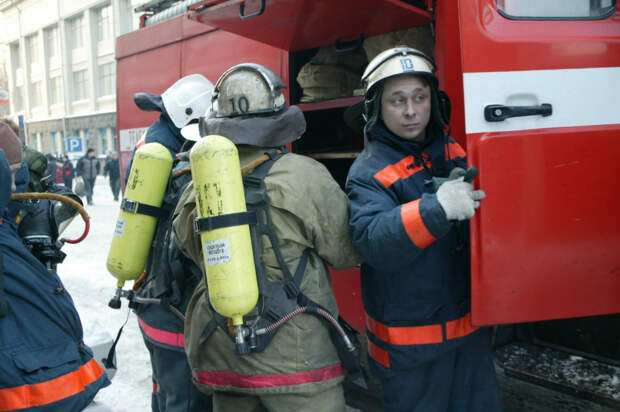 ЧП в Липецкой области: Рухнула крыша завода. Что известно о людях под завалами?