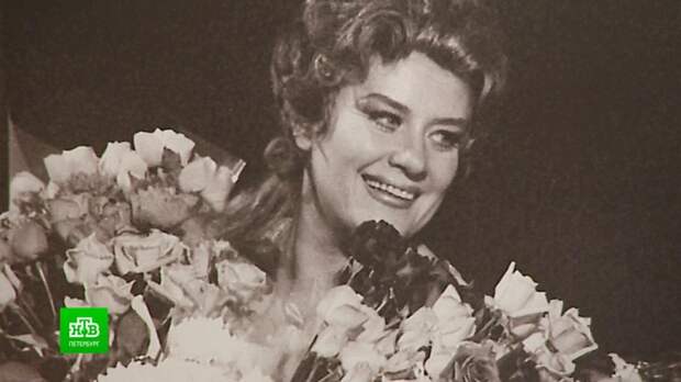 Яркая и темпераментная: в Петербурге открылась фотовыставка памяти Елены Образцовой