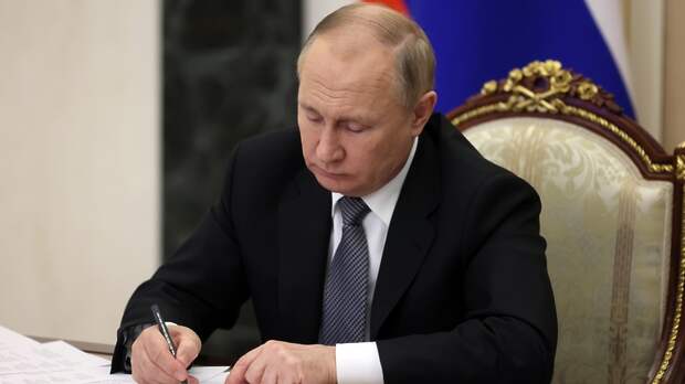 Путин присвоил звание «Мать‑героиня» жене Рамзана Кадырова