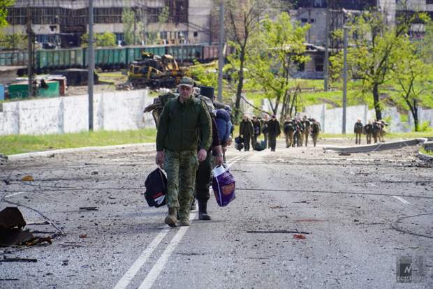 Сдача в плен с «Азовстали» полка «Азов» (запрещённая в России организация)