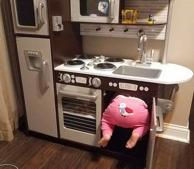 Дети на кухне – 24 фото малышей, которые остались одни всего на пару минут