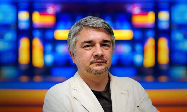 Ростислав Ищенко: Европу грабят при свете дня, а она благодарно улыбается