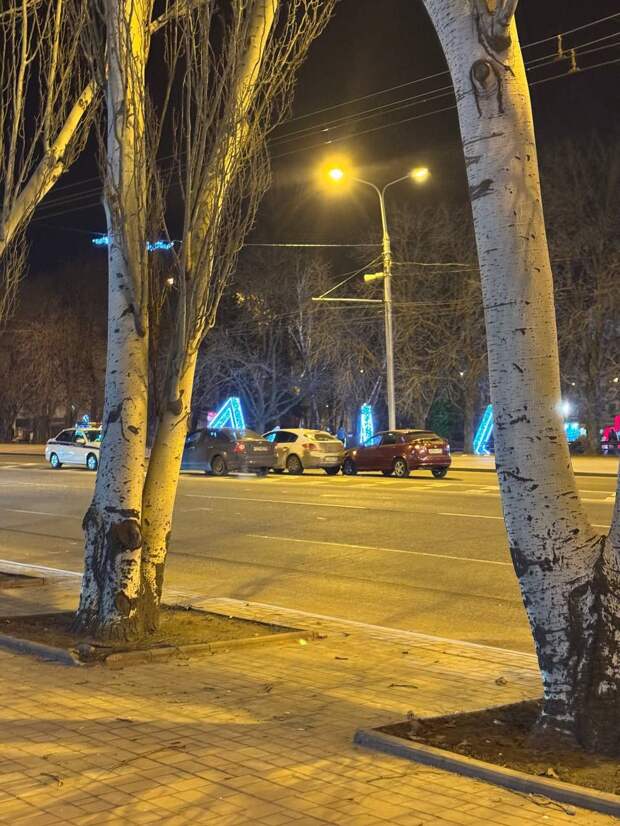 На площади Ленина тройное ДТП