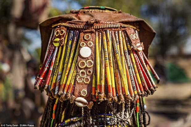 Невероятные прически красоток из племен Анголы