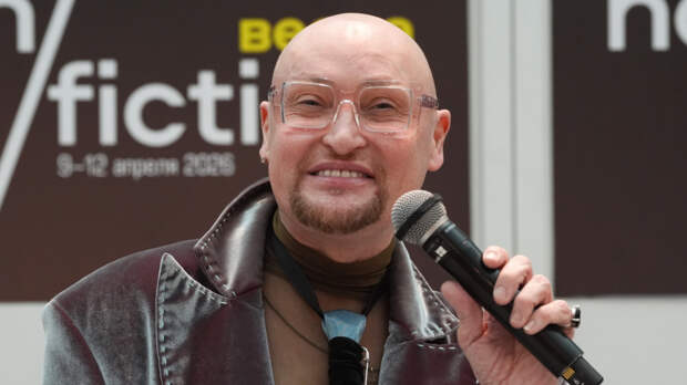 «Заставили написать»: Шура выпустил книгу о себе