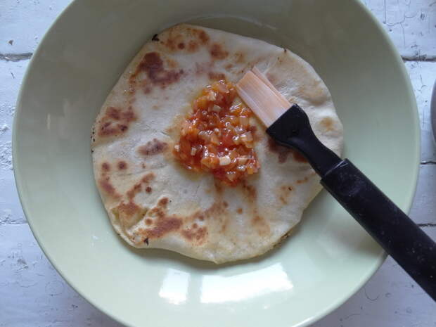 Хычины с начинкой из картофеля – любимые лепёшки моего мужа