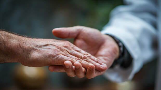 Белые полоски на ногтях: что они означают и когда стоит насторожиться