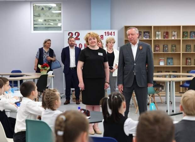 Глава Петербурга осмотрел новую школу с дополнительными программами профессионального обучения в Усть-Славянке