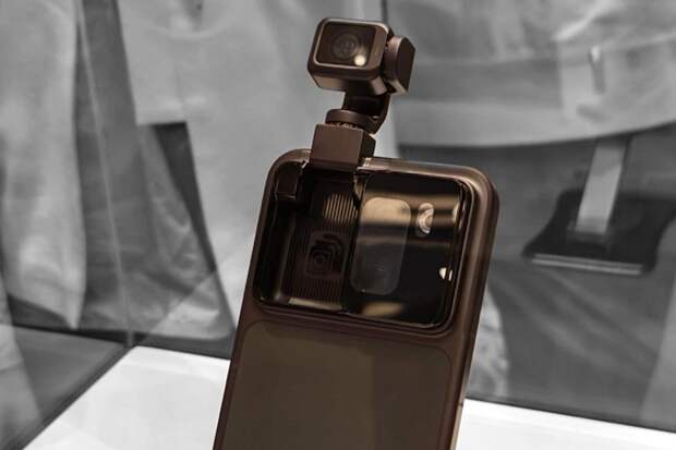 Honor представила на MWC смартфон Robot Phone с робокамерой и ИИ-стабилизацией