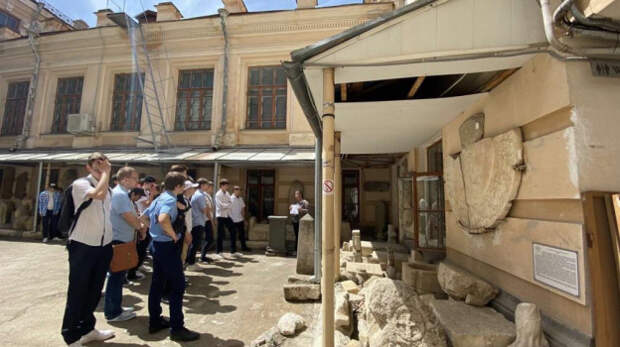 Для симферопольских школьников начались военные сборы