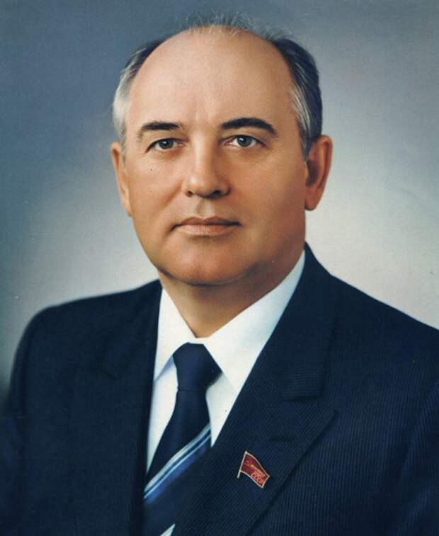 Ранее уже публиковал такие подборки фотографий об эпохах Хрущёва и Брежнева. А теперь — о менее долгой эпохе Горбачёва (1985—1991)...-3