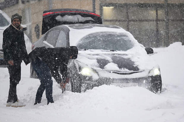На Камчатке после снегопада не восстановят движение до конца дня