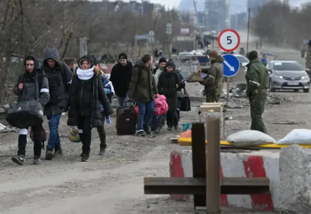 Беженцы из Мариуполя рассказали о помощи российских военных в эвакуации