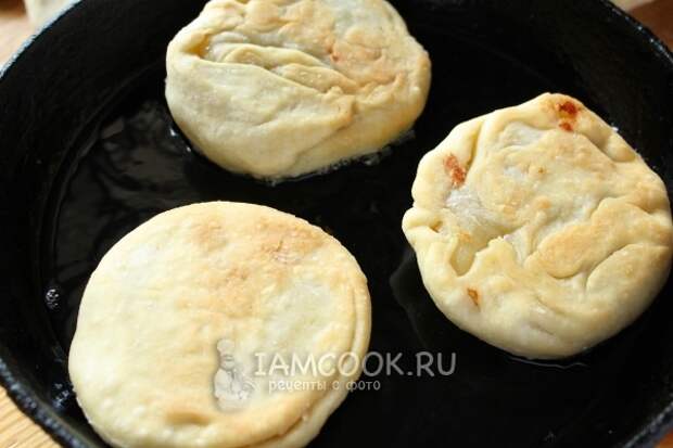 Пожарить пирожки