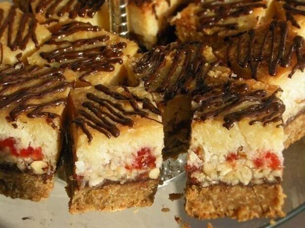 Домашние пирожные с шоколадом и орехами