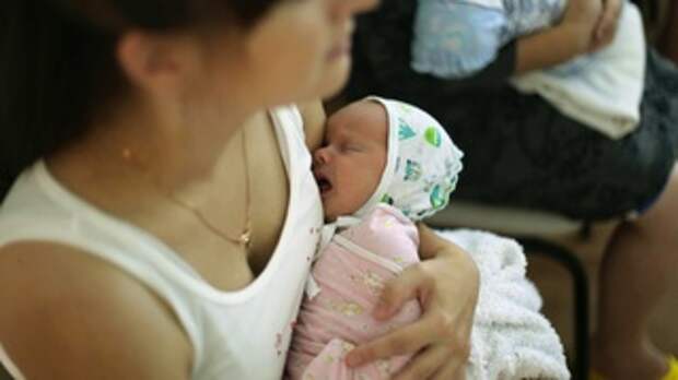 Мама с новорожденным / Фото: amic.ru