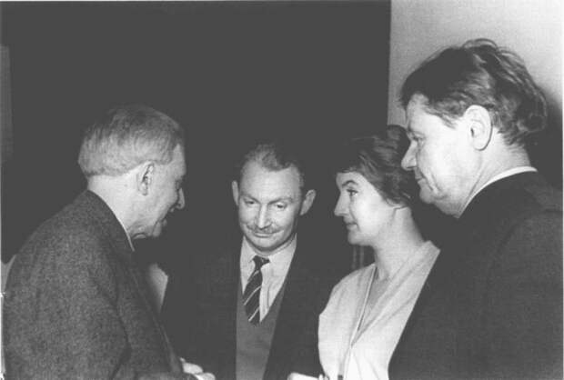 Илья Эренбург, Татьяна Дашковская, Борис Слуцкий, Леонид Мартынов. 1960-е гг.. / Фото: www.rubooks.org