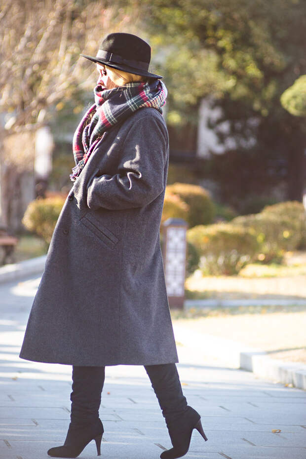 Olga choi fashion blogger myblondegal South Korea smart casual elegant Kate-Katy long oversize coat Kate-Katy white knit vest Armani Exchange leather jacket Kate-Katy check scarf Rebecca Minkoff MAC bag Choies fedora hat-05696