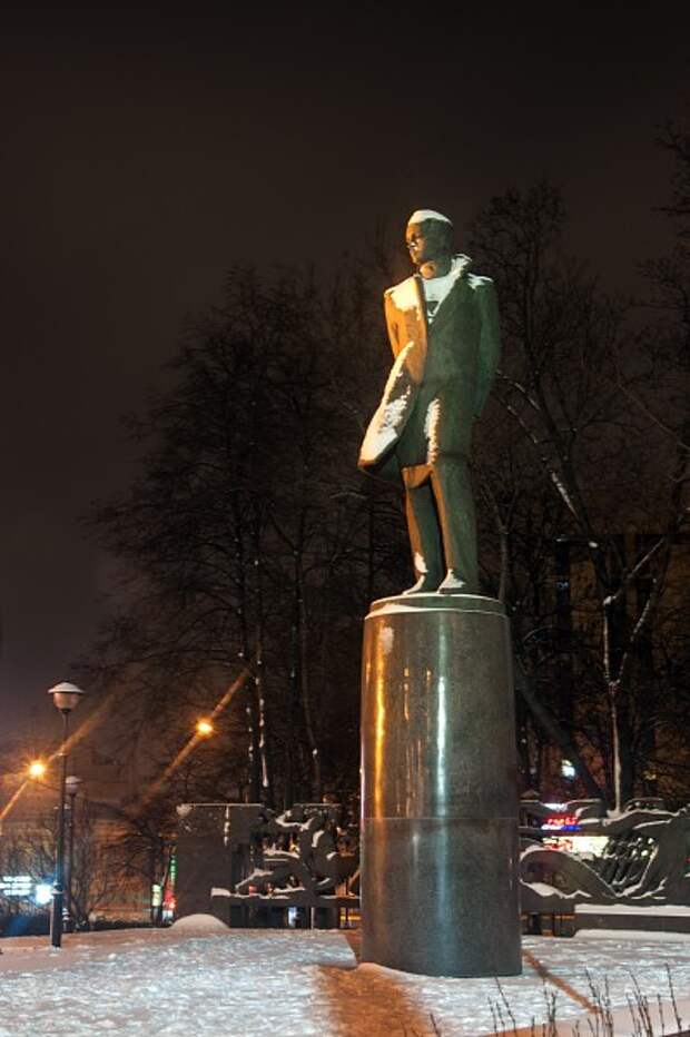 Памятник М.Ю. Лермонтову, , москва, вечер, сталинские высотки, красные ворота