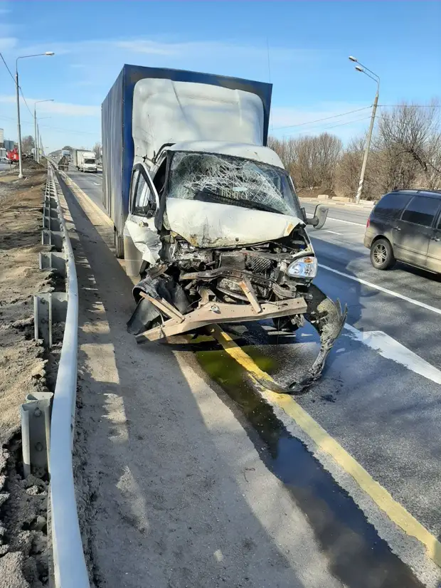 Под Тверью дорогу не поделили две Газели