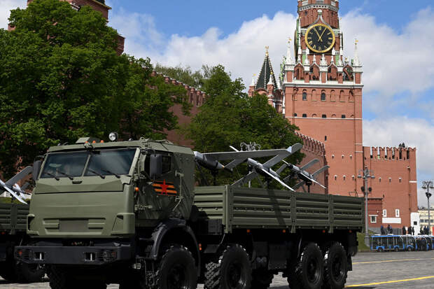 Песков опроверг слухи об отмене парада Победы на Красной площади 9 мая