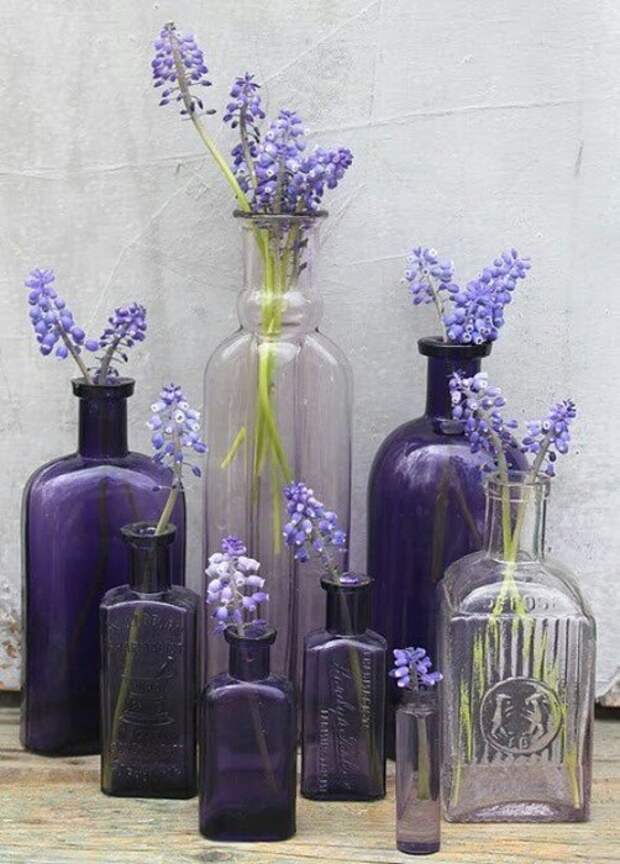 Идея №4: стеклянные бутылки разной формы и размера