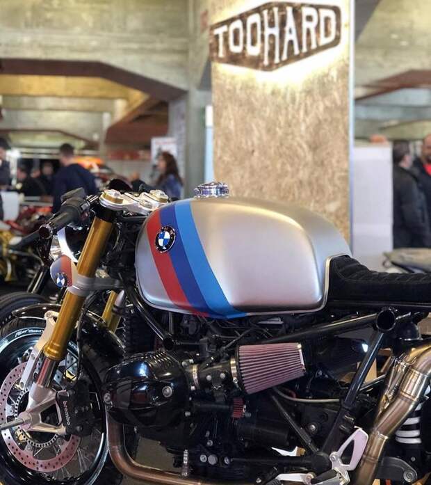 TooHard Motor Co.: кафе рейсер Bavara - BMW R9T с баком R90S