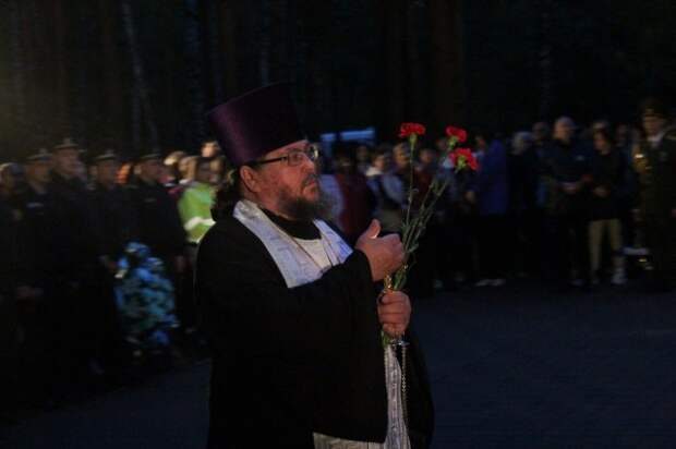 Благочинный Осиповичского района принял участие в митинге -реквиеме ´Тревожный рассвет´.