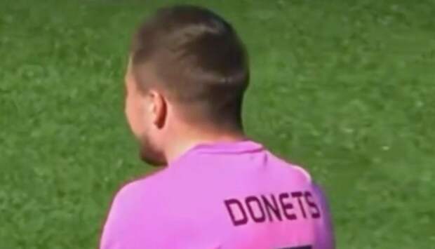 Футболиста удалили с поля за русский язык в матче украинской медиалиги