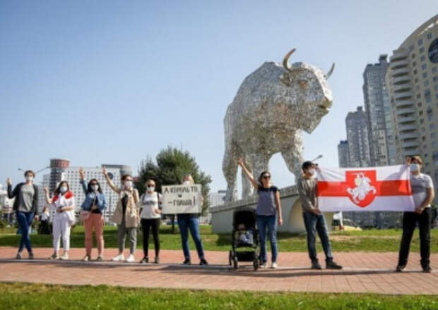 Протестующих в Минске разгоняют водомётами