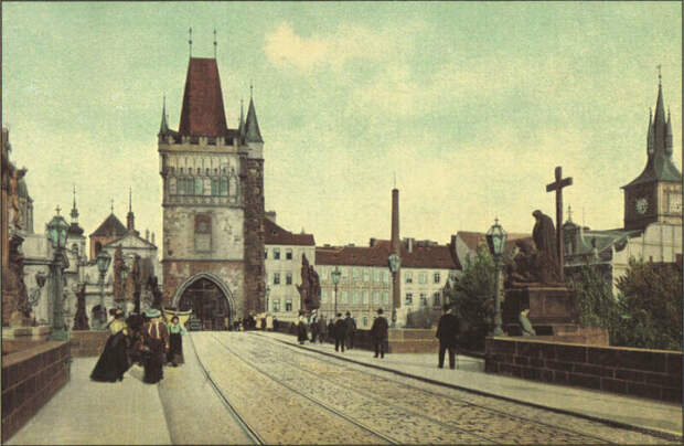 Через Карлов мост проходила городская конка (1900 г., Прага). | Фото: rovdyrdreams.com.